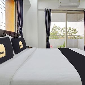 Super Townhouse Koregaon Park Formerly Red Velvet Suite